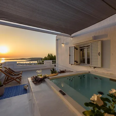Sunset House For Friends Or Families Above Parikia Párosz